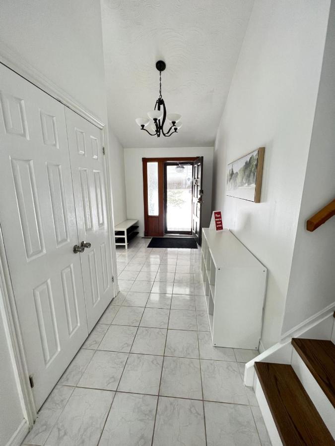 Letitia Heights !C Quiet And Modern Private Bedroom With Shared Bathroom Barrie Exteriör bild