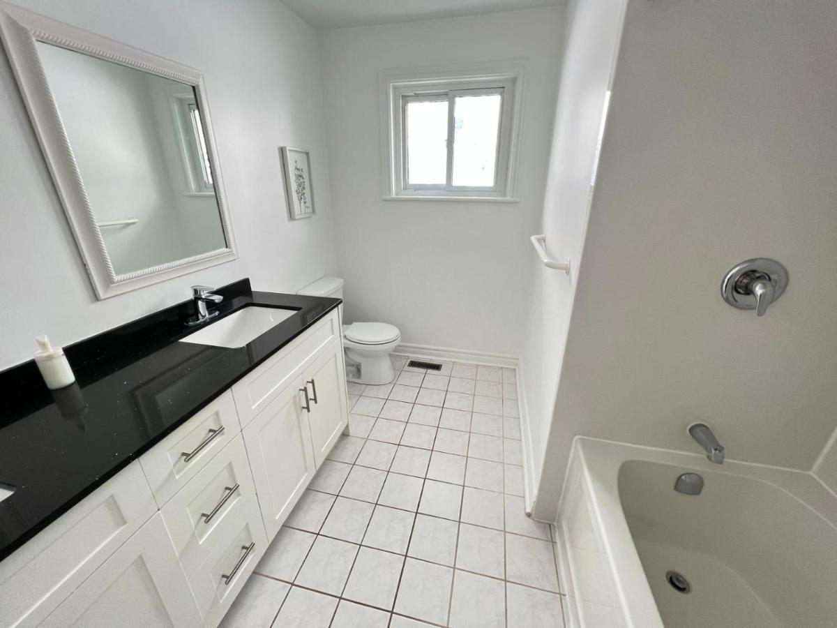 Letitia Heights !C Quiet And Modern Private Bedroom With Shared Bathroom Barrie Exteriör bild